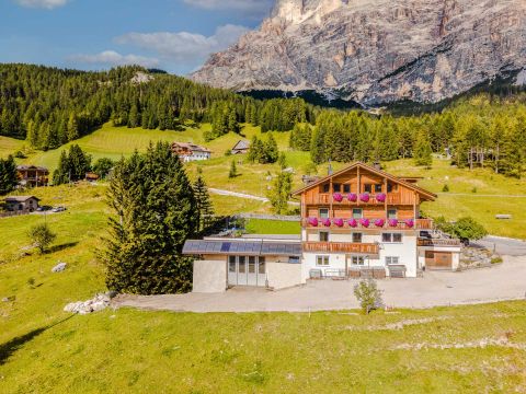 Bed And Breakfast San Cassiano Alta Badia - B&B Garni Baita